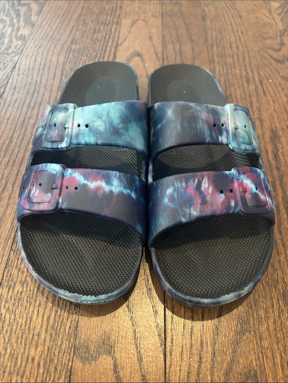 Freedom Moses Cosmic blue tie-dye slides